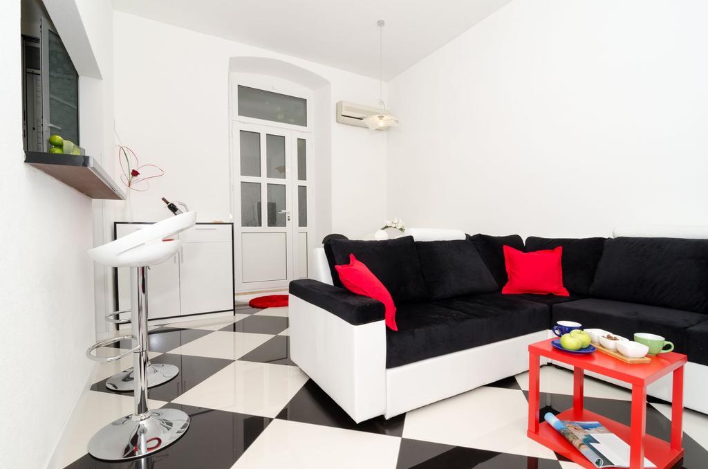 Guest House Cinema Close To Port Дубровник Номер фото